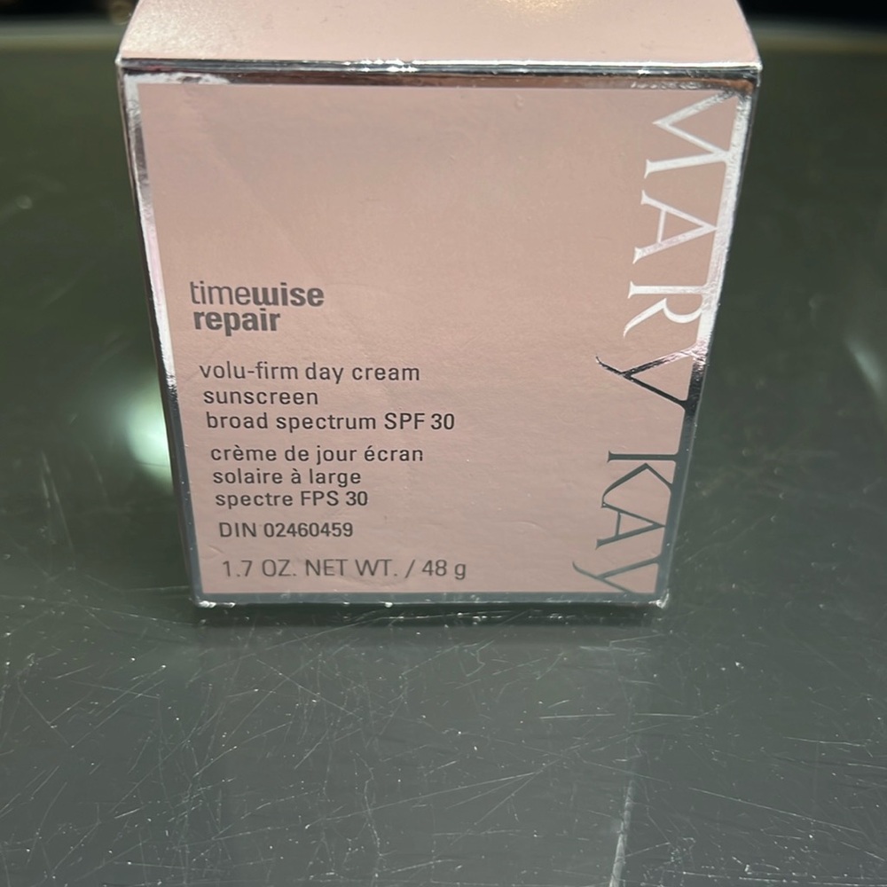 Mary Kay timewise repair volu-firm day cream broad spectrum SPF 30 1.7oz.